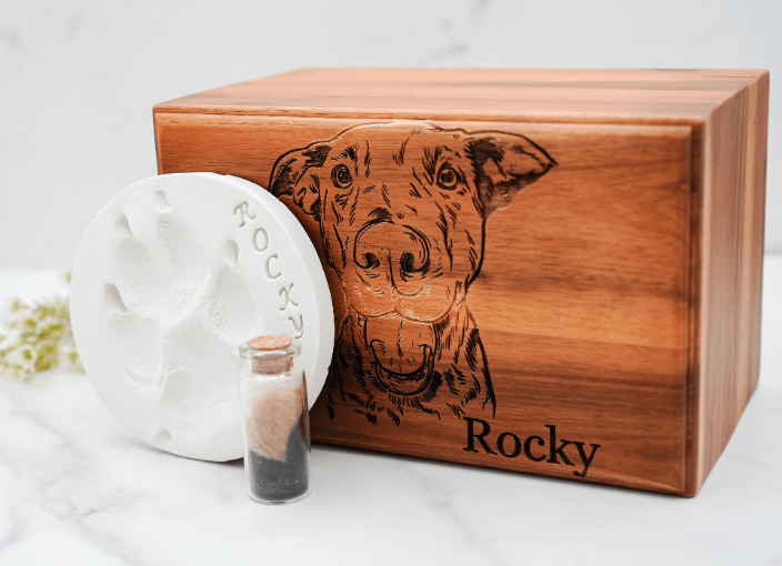Example of an Acacia Urn with standard paw print and fur clipping